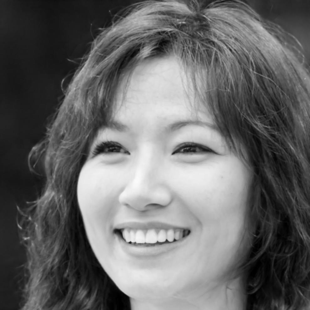 Rosalind Chen, Senior Financial Analyst